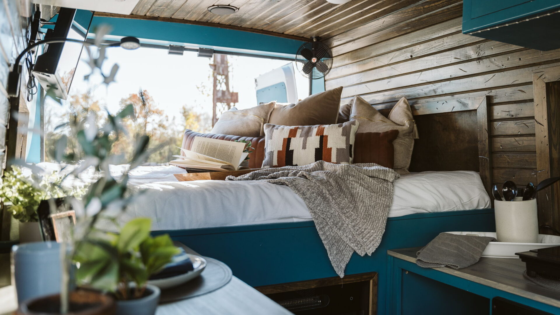 VanLife Adventure: Campervans, DIY Conversion Help & Travel Blog