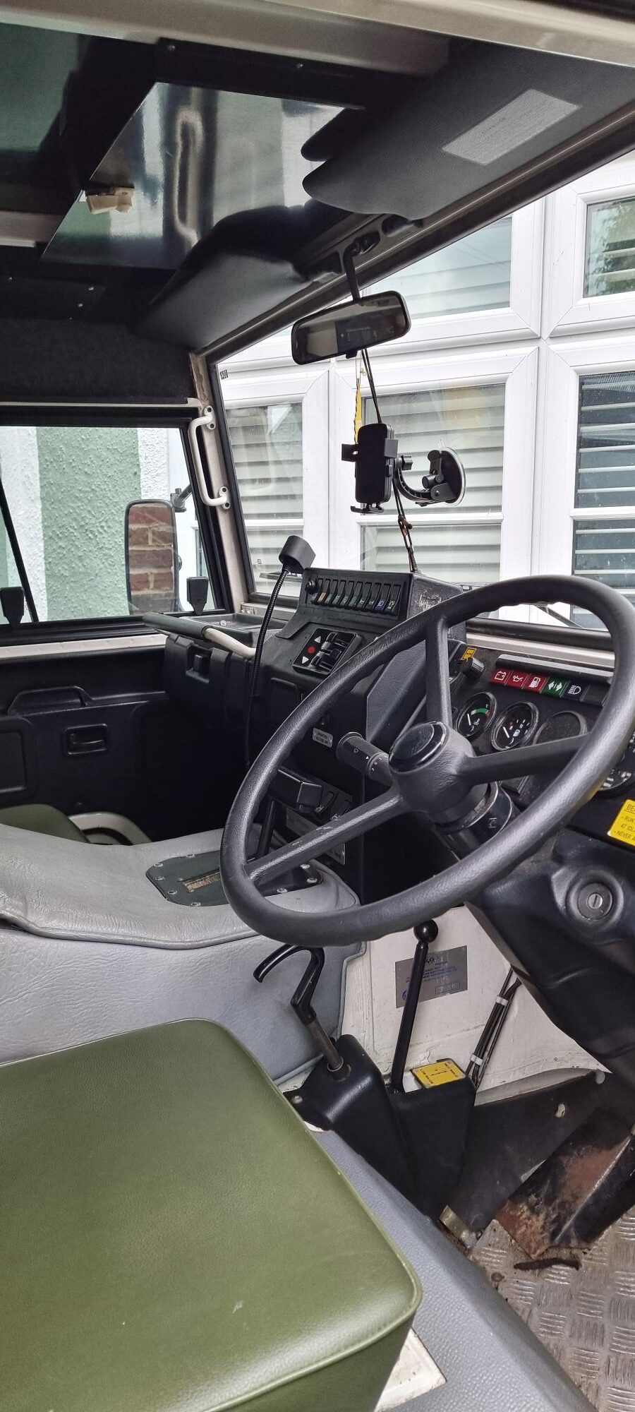 inside-pinz-cab